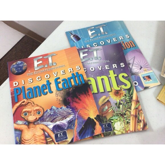 Vintage E.T. The Extra-Terrestrial Plush Books & New Game - Picture 10 of 12